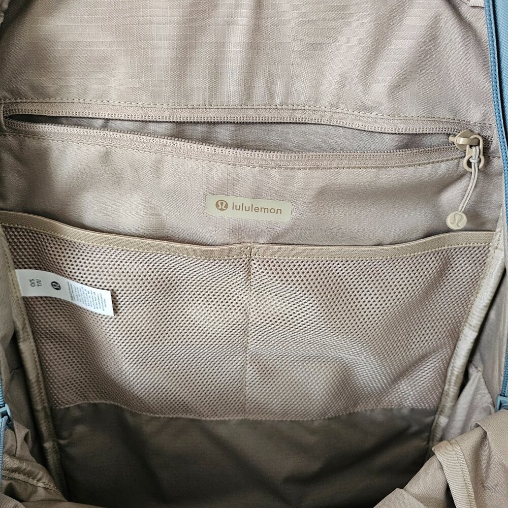 SOLD! NWT LULULEMON CRBU Crater Blue Double Zip Tech Canvas Backpack OS - Picture 12 of 16